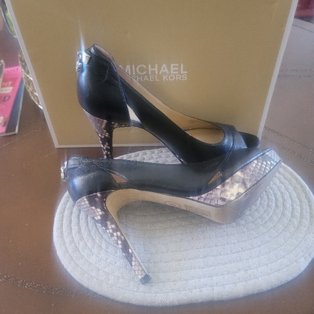 💯% MICHAEL KORS Calf Leather Peep Toe Platform Heels,black w/snake skin imprint